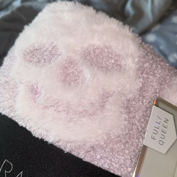 Rachel Zoe Halloween purple faux fur skull blanket with metallic threads 💀💀 - Picture 7 of 7